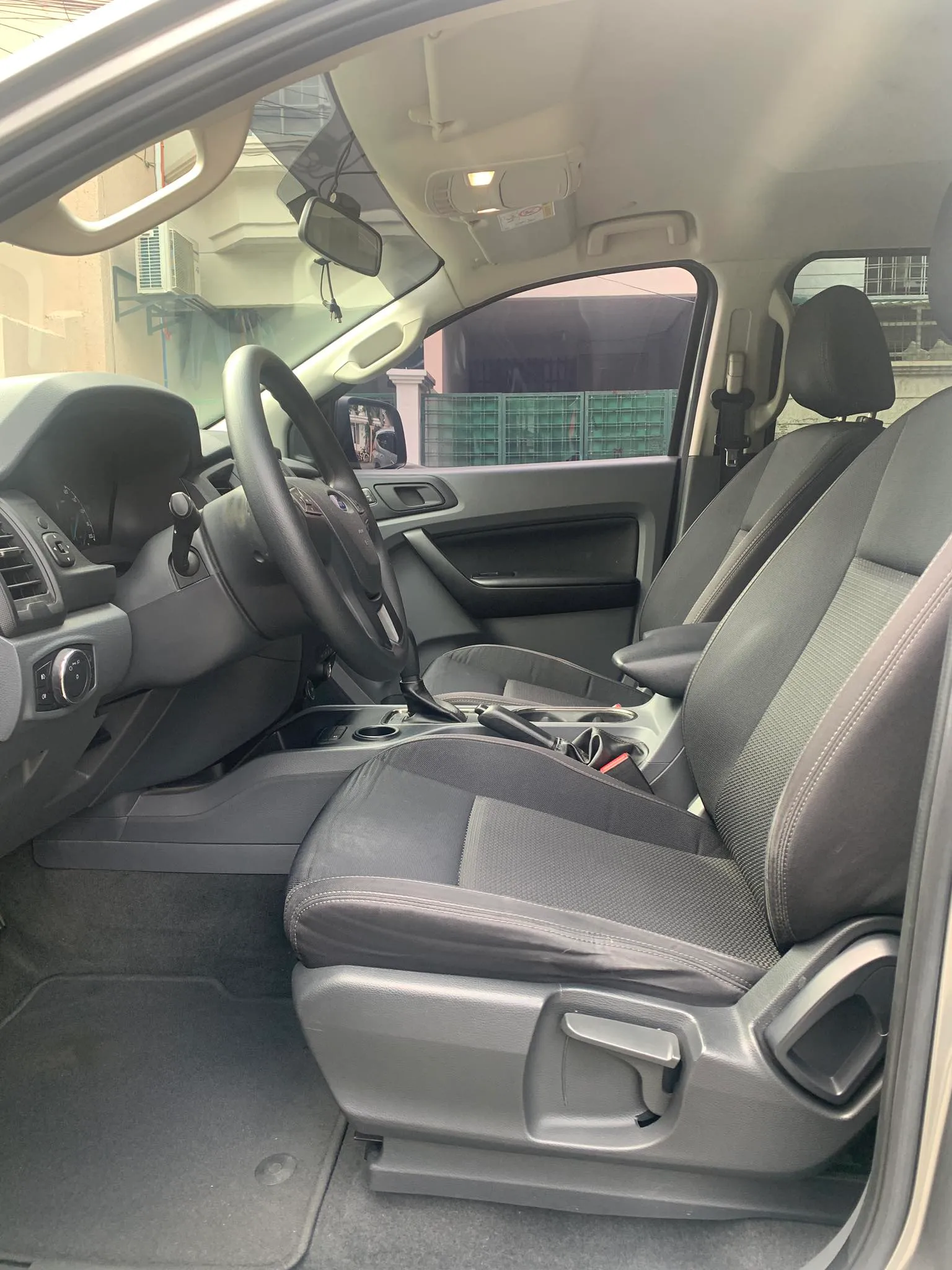 2016 FORD EVEREST AMBIENTE 2.2L 4X2 DSL AUTOMATIC TRANSMISSION - Image 5